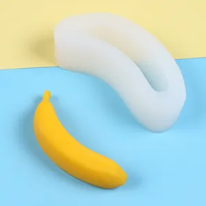 Vista detallada del molde de silicona con forma de plátano para mousse y chocolate