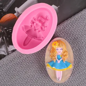 Détail d'un moule en silicone fille de dessin animé pour bougies et savons DIY