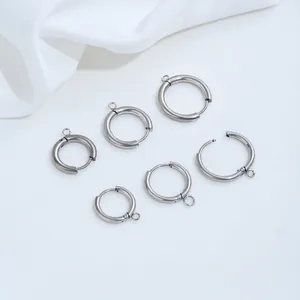 Detail von Ohrring-Komponenten aus Edelstahl mit Hängeschlaufen für DIY-Schmuck