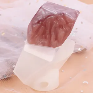 Gros plan détaillé du moule en silicone de cristal géométrique pour les projets de résine DIY