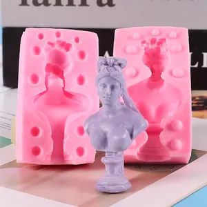 Detailansicht der Silikonform für klassische Venus-Porträts mit lila Gipsstatue