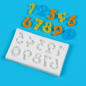 Detailansicht der weißen Silikonform für DIY-Zahlen mit Stern-Hohlmustern im Set.