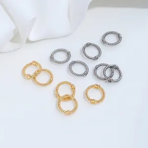 Vue détaillée d'anneaux de bijoux en acier titane torsadé pour accessoires de bricolage DIY