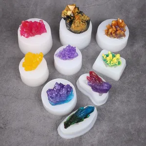 Sélection de moules en silicone pour créer divers amas de minéraux cristallins en résine