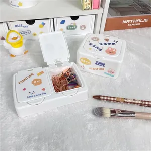 Vue détaillée de boîtes de rangement kawaii en PET pour bureau avec couvercles blancs