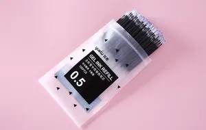 Vue détaillée d'un pack de 100 recharges d'encre gel noire 0,5 mm pour stylos à aiguille