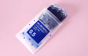 Gros plan d'un pack de 100 recharges d'encre gel bleue à pointe aiguille 0,5 mm