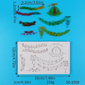 Vista dettagliata dello stampo in silicone floreale vintage con dimensioni per dolci