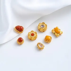 Collectie 24K vergulde koperen kralen met rode agata voor DIY sieraden maken project.