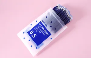 Gros plan d'un pack de 100 recharges de stylo gel bleu 0.5mm pour la papeterie