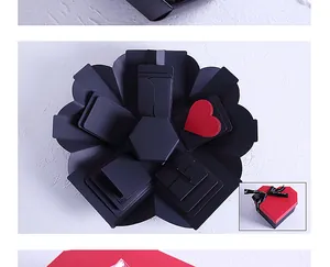 Vista superior de la caja de regalo de explosión DIY negra con capas para fotos