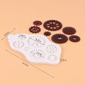 Moule en silicone en forme d'engrenage steampunk avec dimensions pour décor de gâteau.