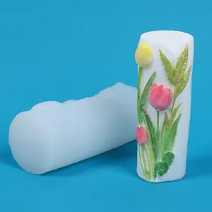 Detailansicht einer Silikonform für 3D-Tulpenreliefs und handgefertigte Duftkerzen.