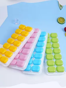 Juego de cuatro coloridas bandejas de silicona para cubitos de hielo de 14 rejillas con tapas