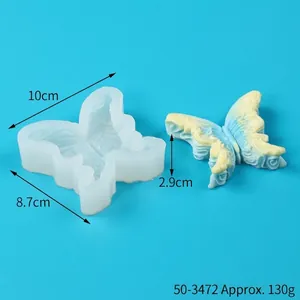 Vista detallada del molde de silicona de mariposa con medidas y muestra de cera