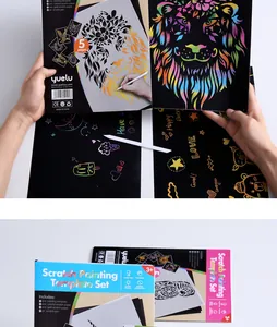 Vista dettagliata di un kit per pittura a graffio fai-da-te con modelli di animali e carta.