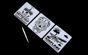 Detailweergave van drie creatieve DIY-tekensjablonen met een wit krashulpmiddel