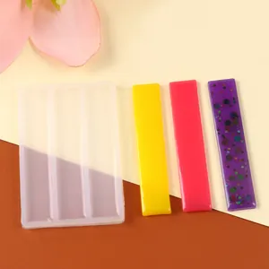 Vista detallada del molde de silicona rectangular para pinzas de resina DIY y piezas