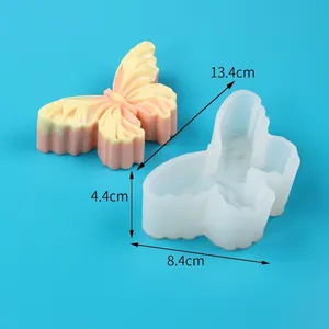 Vista de cerca del molde de silicona de mariposa para jabón y velas con dimensiones