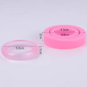 Vista dettagliata dello stampo in silicone DIY con dimensioni per anelli