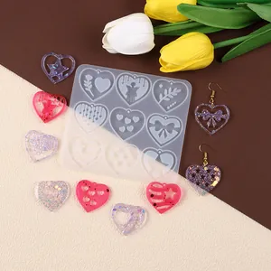 Vista dettagliata dello stampo in silicone a cuore con ciondoli per orecchini in resina