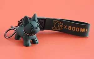 Vue détaillée de la figurine bouledogue français en résine avec sangle en cuir XBOOM!