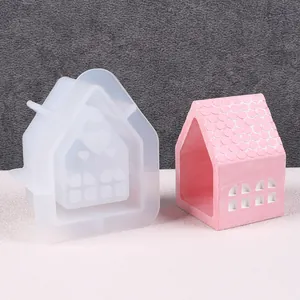 Molde de silicona con forma de casa DIY con un adorno de casa de yeso rosa terminado