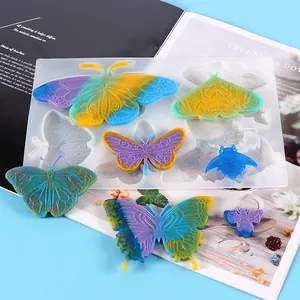 Vista dettagliata del set di stampi in silicone a farfalla fai-da-te con ciondoli in resina