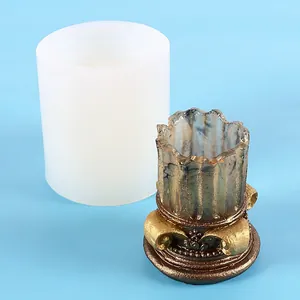 Molde de silicona para portavelas de columna romana con muestra de resina terminada