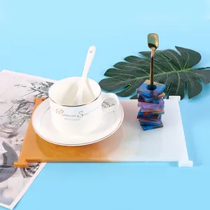 Κοντινό πλάνο καλουπιού σιλικόνης DIY για οργανωτές γραφείου από ρητίνη