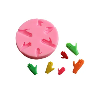 Detailansicht der rosa handförmigen Silikonform für DIY-Fondant und Tonhandwerk