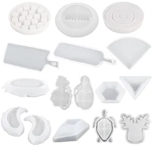 Assortiment DIY siliconen mallen voor harsbakken, schildpadden en geometrische vormen.