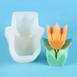 Primo piano dello stampo in silicone a tulipano e del campione di candela in cera