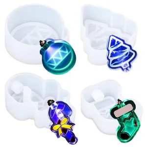 Set mit 4 Weihnachts-Silikonformen für DIY-Harzschmuck und festliche Dekorationen