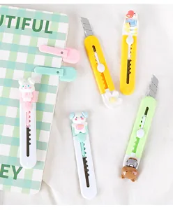 Vue détaillée de divers mini-cutters de dessin animé mignons pour le scrapbooking