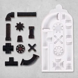 Vue détaillée du moule en silicone de tuyaux et engrenages steampunk pour décor de gâteau