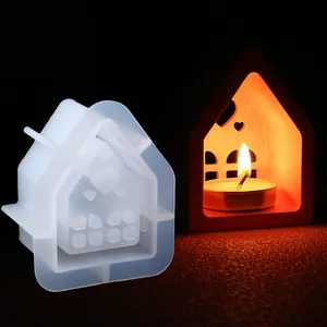 Detalle de molde de silicona en forma de casa para velas aromáticas y resina epoxi DIY
