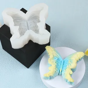 Vista detallada del molde de silicona de mariposa para jabones y velas aromáticas.