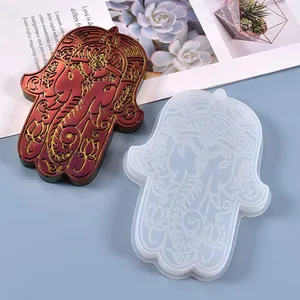 Stampo in silicone per resina a forma di mano di Hamsa con motivo a elefante.