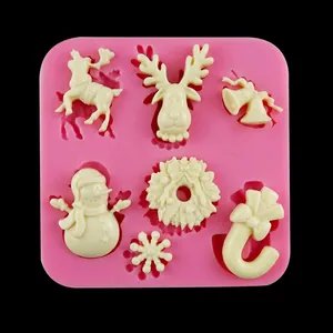 Vista dettagliata dello stampo in silicone natalizio con forme di pupazzo e renna