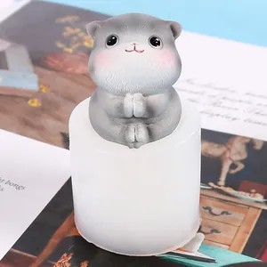 Detailansicht einer süßen Katzen-Silikonform für DIY-Kerzen und Gipsornamente Deko
