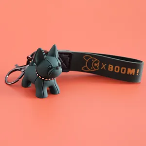 Porte-clés bouledogue français en résine vert foncé avec dragonne en cuir.