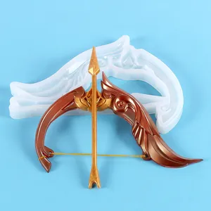 Dettaglio dello stampo in silicone per arco e frecce decorativo con campione in resina