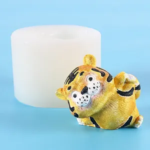 Vista dettagliata dello stampo in silicone a forma di tigre per resina e decorazioni fai-da-te