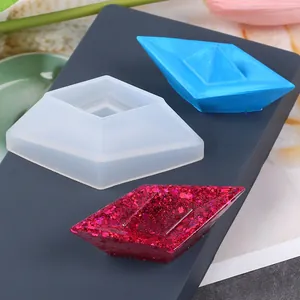 Onregelmatige siliconen mal voor hars sieradenschaal met blauwe en glitter boten