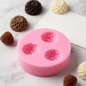 Vue détaillée du moule à chocolat en silicone en forme de marguerite pour pâtisserie
