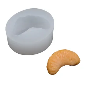 Detail einer hochwertigen Silikonform für Orangenstücke mit realistischer Kerzenprobe