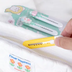 Mini cutter de dessin animé mignon, ouvre-boîte portable pour l'artisanat et courrier 84 chars