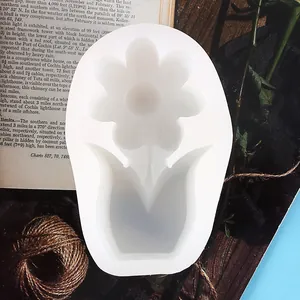 Vista dettagliata di uno stampo in silicone a tulipano 3D per candele profumate fai-da-te.