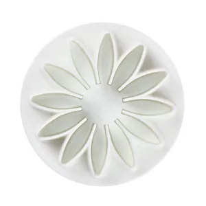 Macro view of white daisy sunflower fondant mold with detailed petal arrangement
